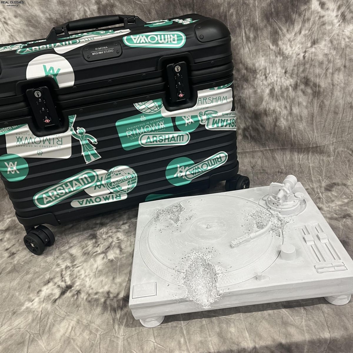 RIMOWA×Daniel Arsham/リモワ×ダニエルアーシャム Eroded Turntable in
