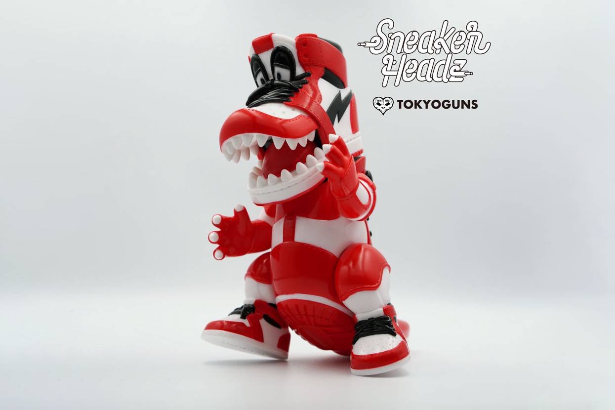 トウキョウガンズ × SNKRDUNK 怪獣 スニーカーヘッド　メタリックシカゴ TOKYOGUNSの人気ソフビシリーズ「怪獣スニーカーヘッド」のシカゴ
