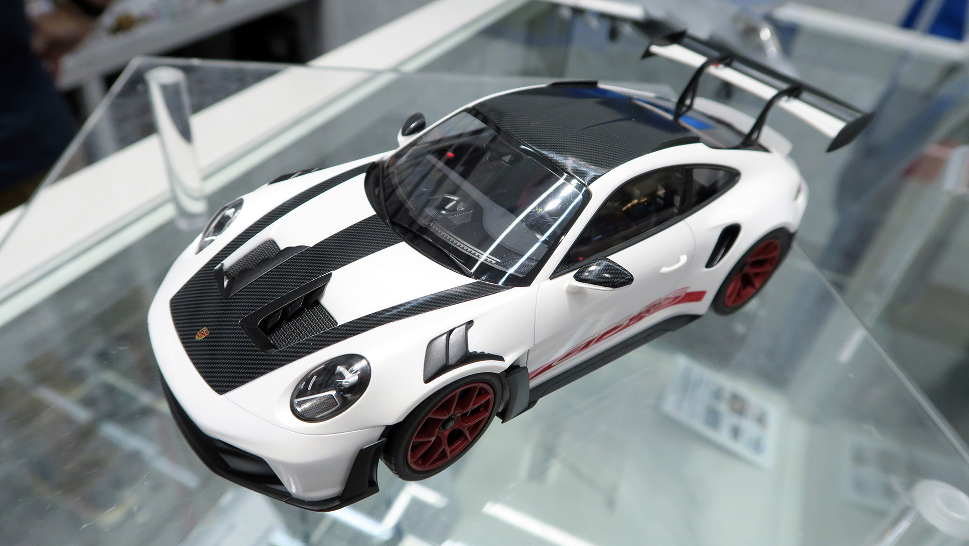 タミヤ撮り下ろし】「1/24 ポルシェ 911 GT3 RS (992)」、911の頂点