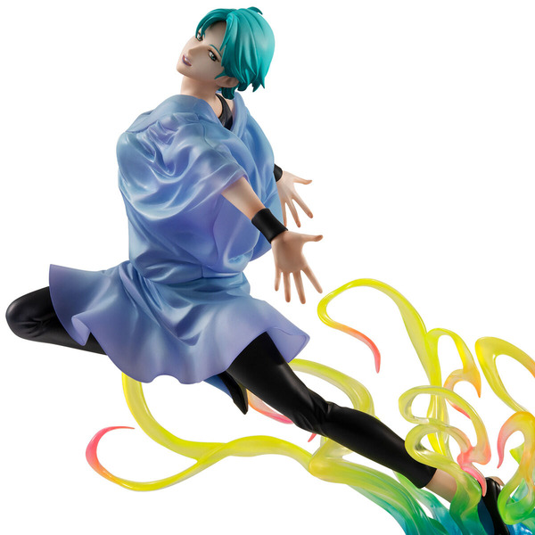 Four's dynamic posing is a must-see! 